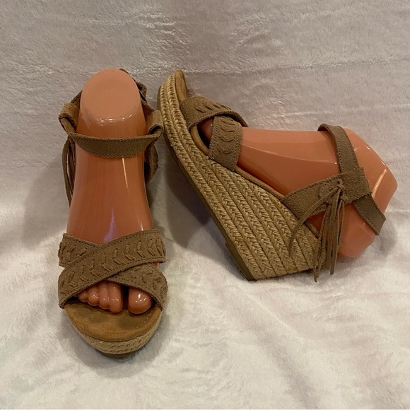 Minnetonka Naomi Suede Espadrille Wedge Ankle Wrap Platform Sandals Taupe 7 VGC - Picture 1 of 15